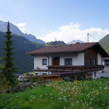 Ferienhaus Peter Spoettl Наудерс Екстериор снимка