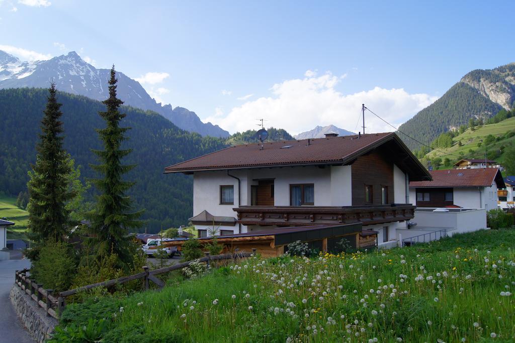 Ferienhaus Peter Spoettl Наудерс Екстериор снимка